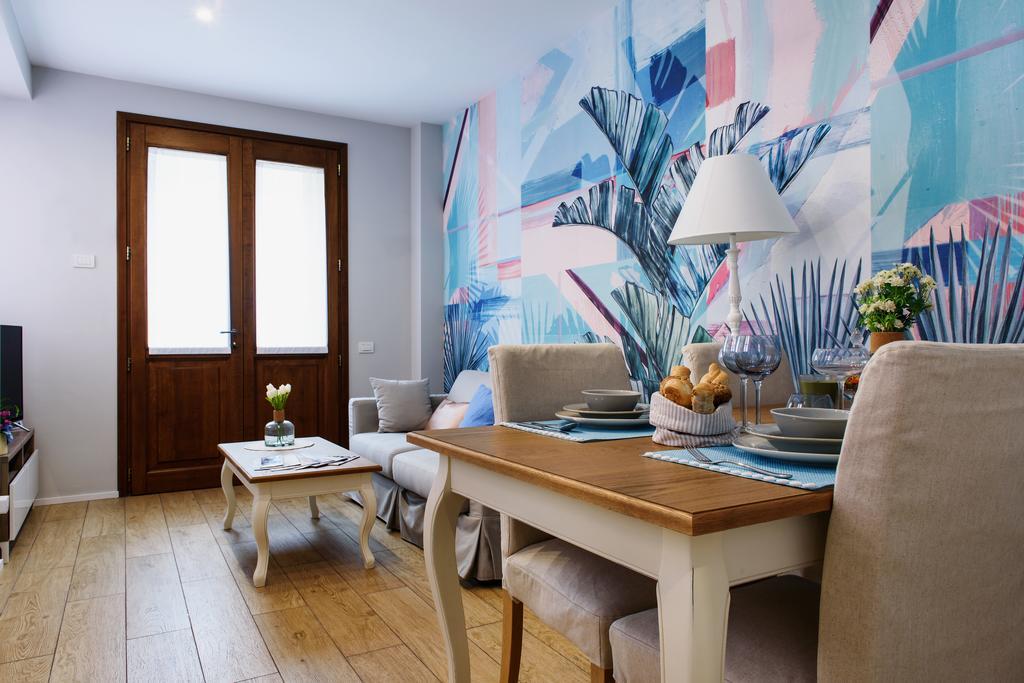 Lora Luxury House Apartment โกโม ภายนอก รูปภาพ