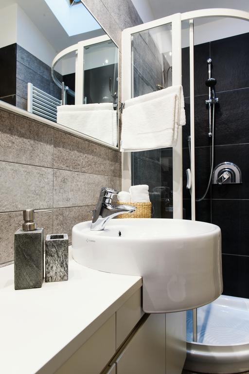 Lora Luxury House Apartment โกโม ภายนอก รูปภาพ