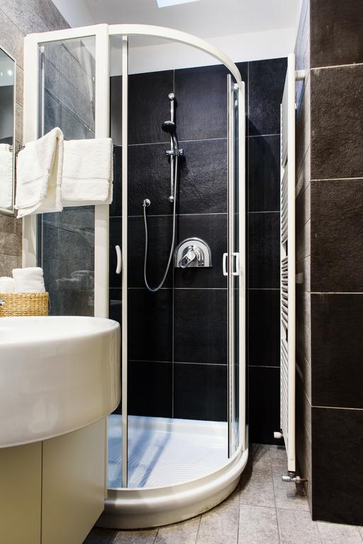 Lora Luxury House Apartment โกโม ภายนอก รูปภาพ
